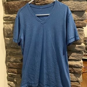 Men’s lululemon V neck size medium